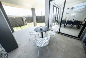 Brand new 5 bedroom house close to Rouse hill - Image 4