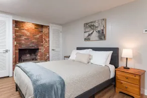 Delightful New England Townhome - Image 5