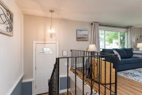 Delightful New England Townhome - Image 4