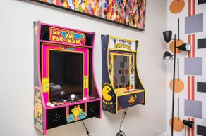 Vibrant Family Retreat~Sleeps 8~2 Kings~ Game Room - Image 2