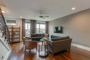 Elegant Melrose townhome near Broadway - Image 5
