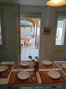 75 m2 independent 2 bedroom + living room no roommates 6 beds - Image 3