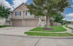 Family Home with Private Backyard and Garage! - Image 4