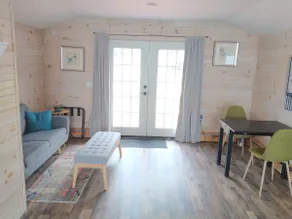 Upper Room Glamp Apartment - Image 2