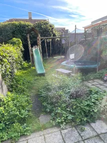 Cheerful townhouse with garden - Image 2