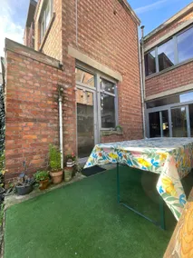 Cheerful townhouse with garden - Image 3
