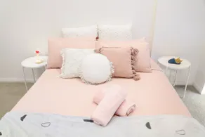 004. Luxurious and comfortable 2 bedrooms near Wolli Creek, 2km from the airport, 5 min walk to the train station, 20 min to Sydney city center - Image 5