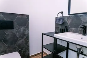 B15 - Wood&Black Studio - Image 2