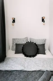 B15 - Wood&Black Studio - Image 4