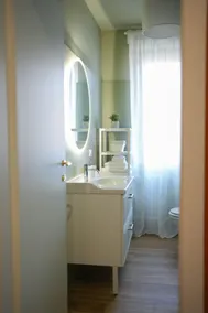 Modern and bright apartment in Pescara - Image 4