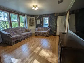 Little House in the Valley - Image 3