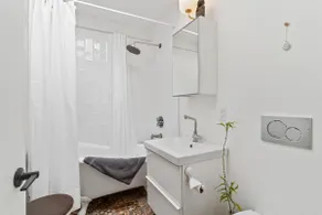 Two Bedroom Home Near the Freeway for Easy Access - Image 4