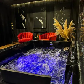 BLACK ROOM – Luxury Suite 50 Shades of Grey - Image 2