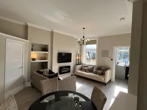 Stylish one bed apartment - Image 2
