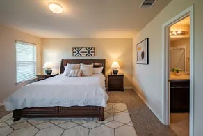 Gorgeous Spacious House in Central Richmond - Image 3