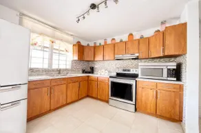 Levittown Family Getaway - Image 3