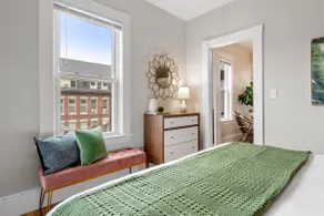 Downtown Beverly|KING BED|Minutes to Salem+Train - Image 3