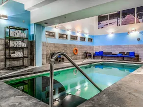 Chic Rocky Mountain 2BR with Hot tub and Pool - Image 2