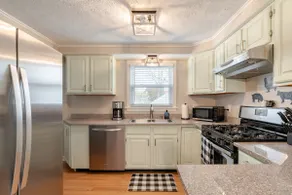Convenient Location in a Quiet Neighborhood - Image 2