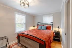 Convenient Location in a Quiet Neighborhood - Image 5