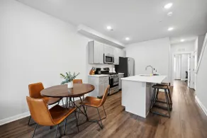 3BR/3BA Luxury Condo Getaway w/ Parking - Image 2
