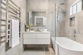 Light and Airy Coastal Home at Ettalong Beach - Image 3