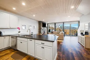 Schweitzer Mountain Ski Chalet - Image 4