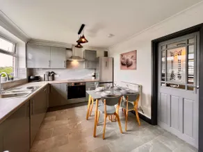 Havenwood House – Contractors, Families, Holidays - Image 3