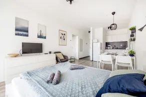 Modern Riverside Studio with Free Parking - Image 5