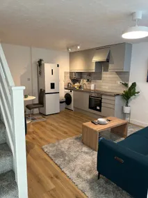 Dartford Luxurious House with Parking - Netflix - Wi-Fi - Image 4