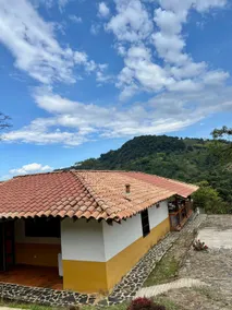 House Estate 12 min from Jericó Park - Image 5