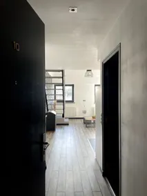 Ideal renovated & bright loft in the center - Image 2