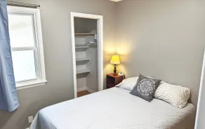 Cozy Upper Level Ranch - 55” TV & Driveway Parking - Image 2