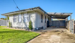 Nth Central 3Bed 2bath - Split Systems throughout! - Image 3