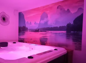Apartment with private Jacuzzi - Image 5