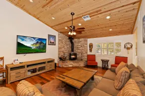 Minnow's Big Bear Estate 1.5 Acres W Game Room - Image 3