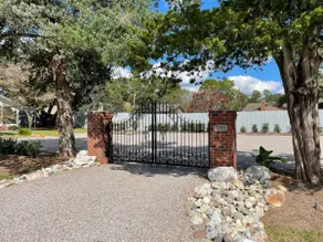 Charming Cottage! Open space with coastal theme. Centrally located.  - Image 4