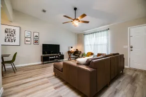 Stylish Family Friendly Bungalow - Image 4