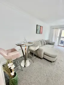 2 Bed Luxury Apt in Gravesend - Image 4