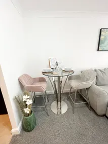 2 Bed Luxury Apt in Gravesend - Image 5