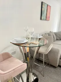 2 Bed Luxury Apt in Gravesend - Image 3