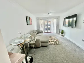 2 Bed Luxury Apt in Gravesend - Image 2