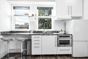 Beautiful, cozy studio apartment - Image 4