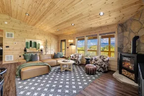 Howdy Cabin: Hot Tub, Stunning Views, EVSE, Wi-Fi - Image 4