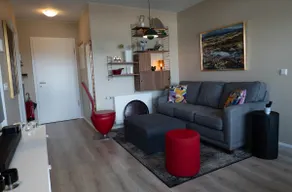 Cozy-modern 1-bed Apartment - Image 3
