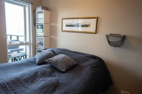 Cozy-modern 1-bed Apartment - Image 4