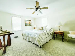 Cozy Cottage Near Campus - Image 4