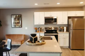Stylish W. Omaha House. Shopping. King Suite. - Image 5