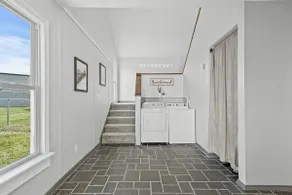 Private Loft! Spacious & Dog Friendly! - Image 4