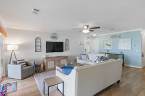 Lakefront retreat, hot tub, pets - Image 5